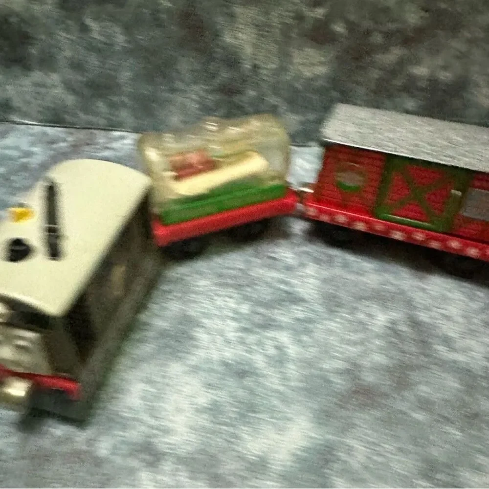 Thomas & Friends Festive Train Set with Red and Green